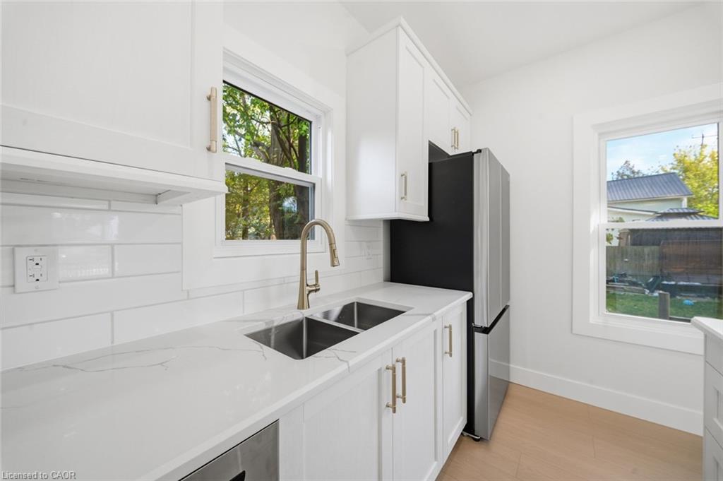 217 Queen Street N Property Photo 13