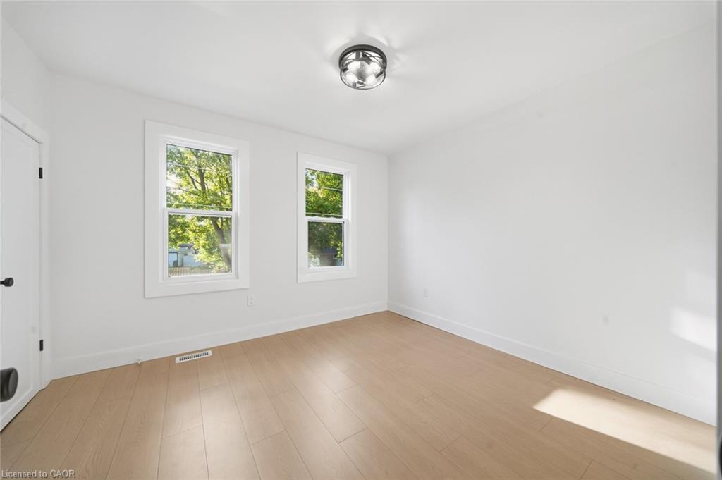 217 Queen Street N Property Photo 17