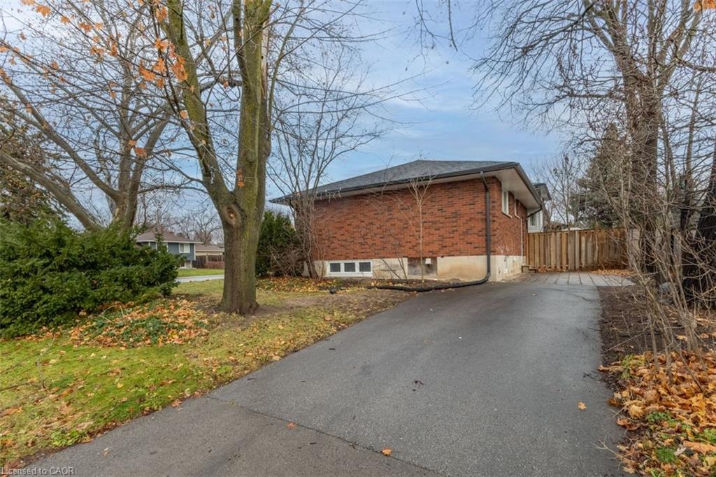 2142 Parkway Drive Property Photo 2