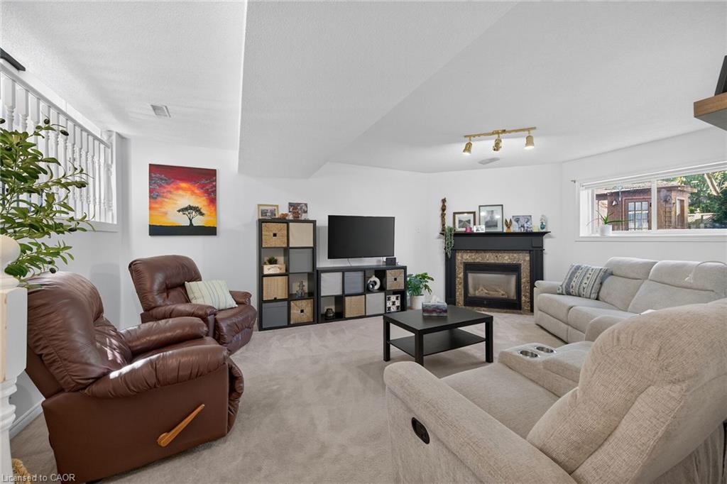 37 Glenhollow Drive Property Photo 28
