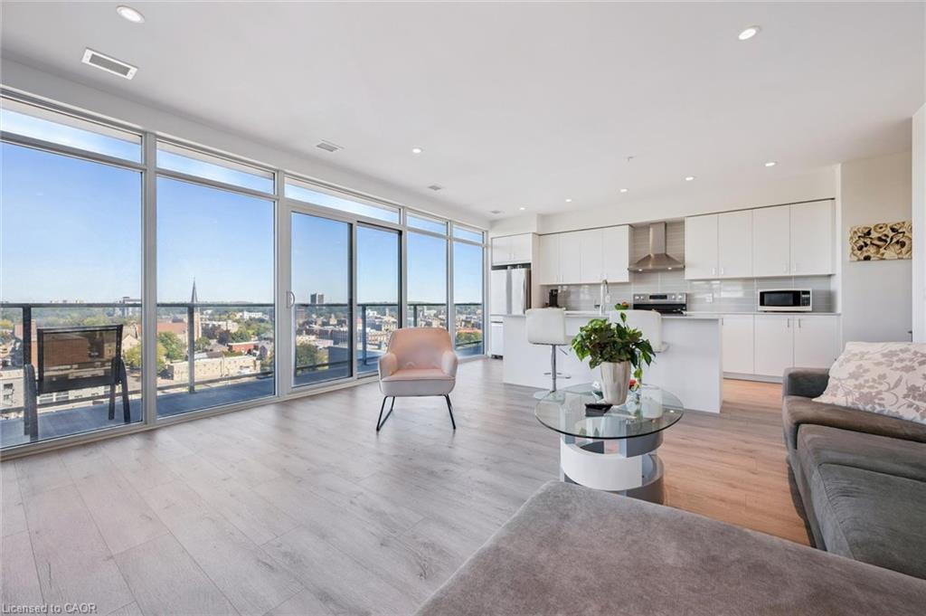 902-15 Glebe Street Property Photo 4