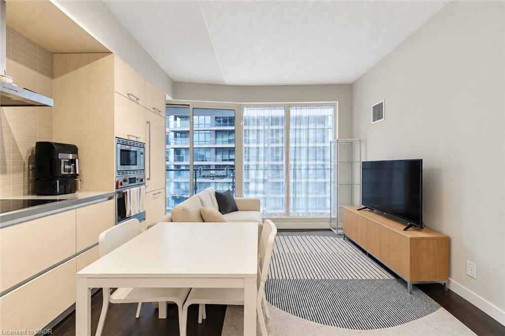 2205-2221 Yonge Street Property Photo 9