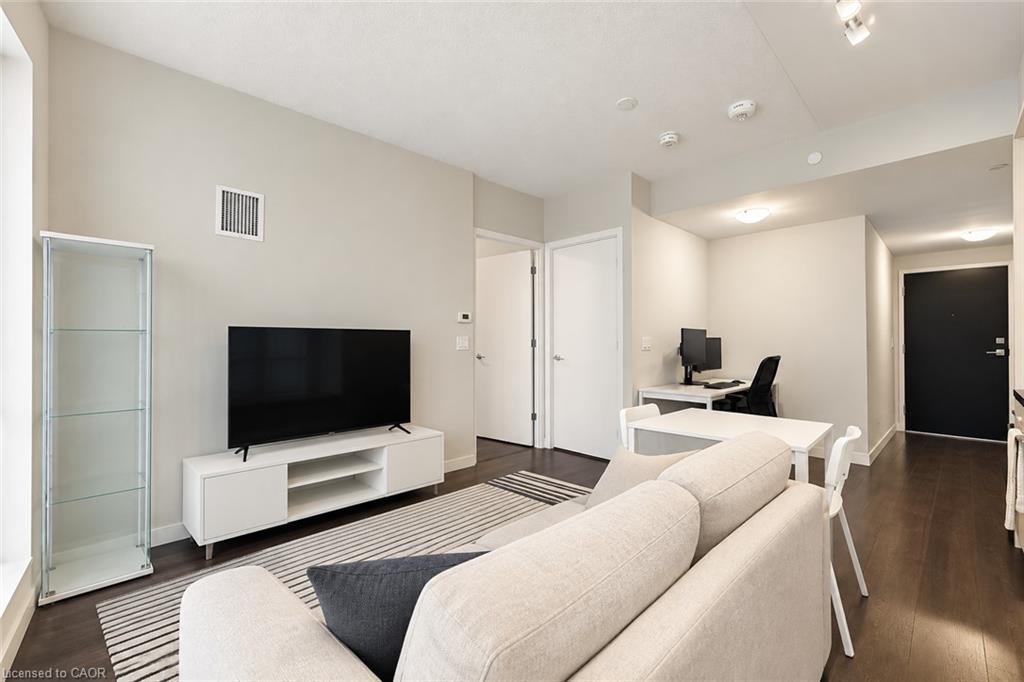 2205-2221 Yonge Street Property Photo 11