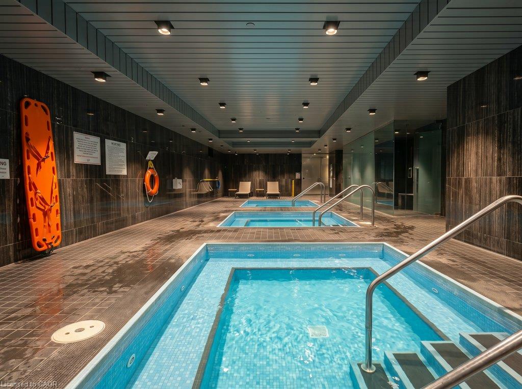 2205-2221 Yonge Street Property Photo 20