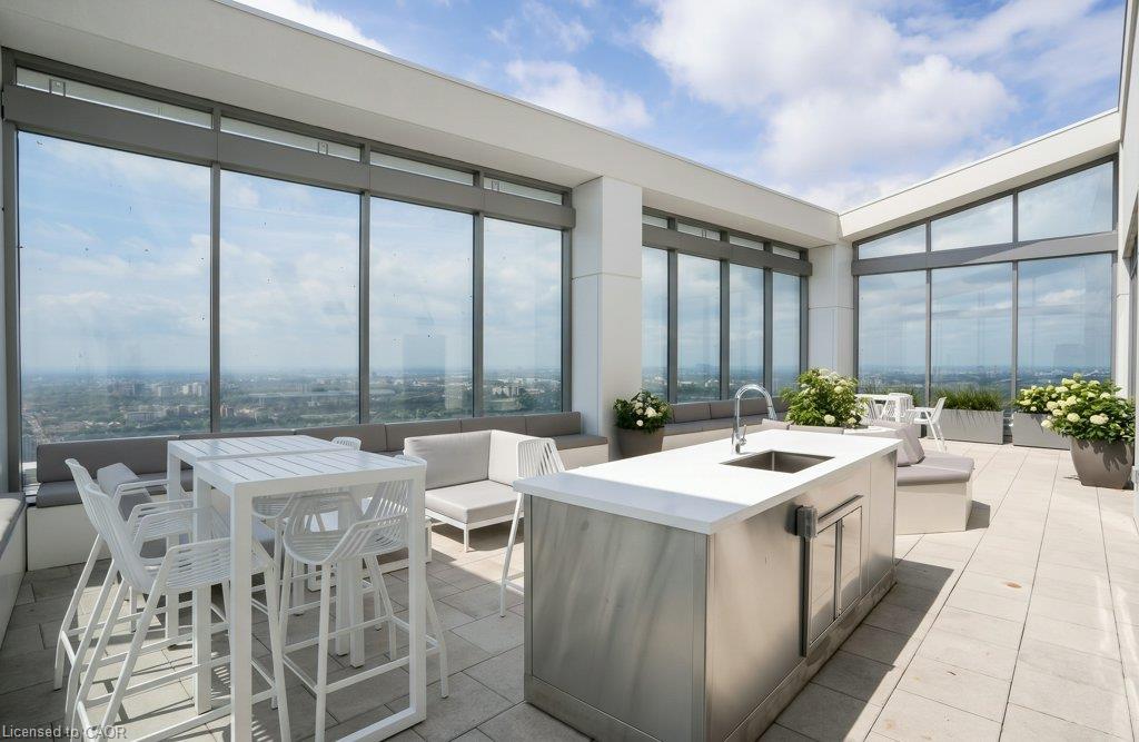 2205-2221 Yonge Street Property Photo 23