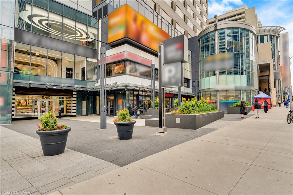 2205-2221 Yonge Street Property Photo 24