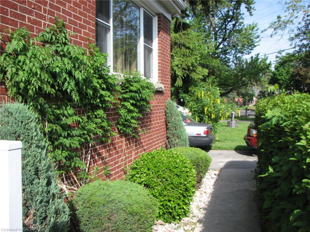 115 King Street E Property Photo 4
