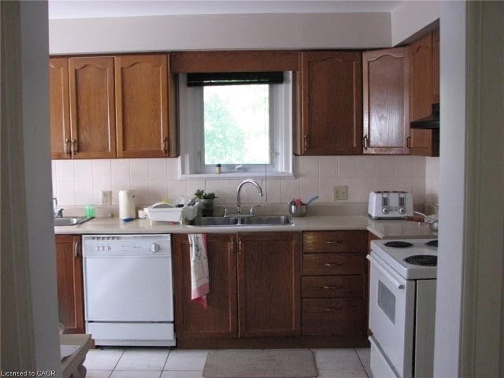 115 King Street E Property Photo 7