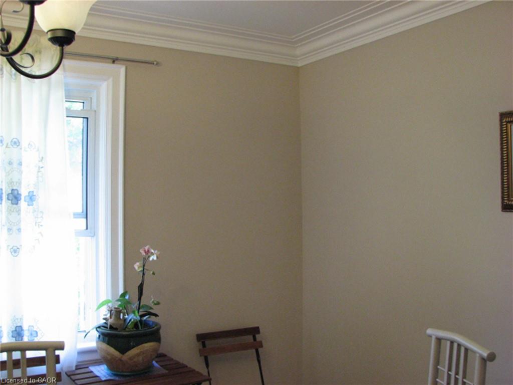 115 King Street E Property Photo 8
