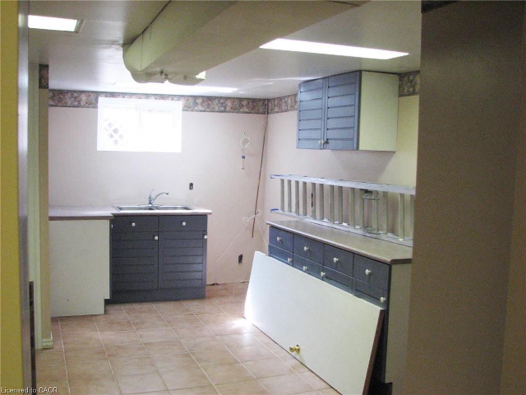 115 King Street E Property Photo 11