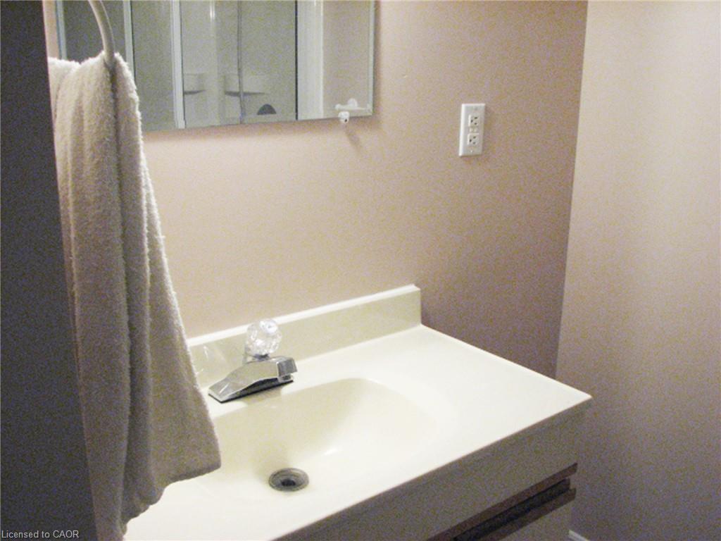 115 King Street E Property Photo 13