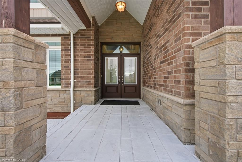 6 Feathers Crossing Property Photo 6
