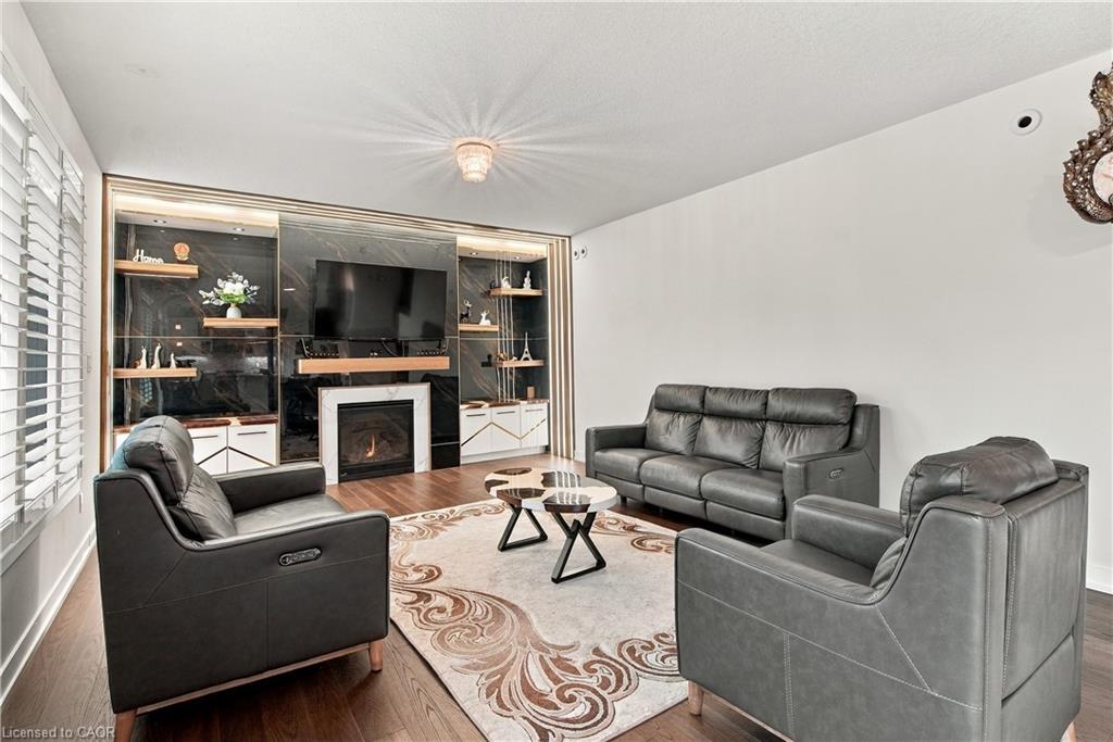 6 Feathers Crossing Property Photo 9