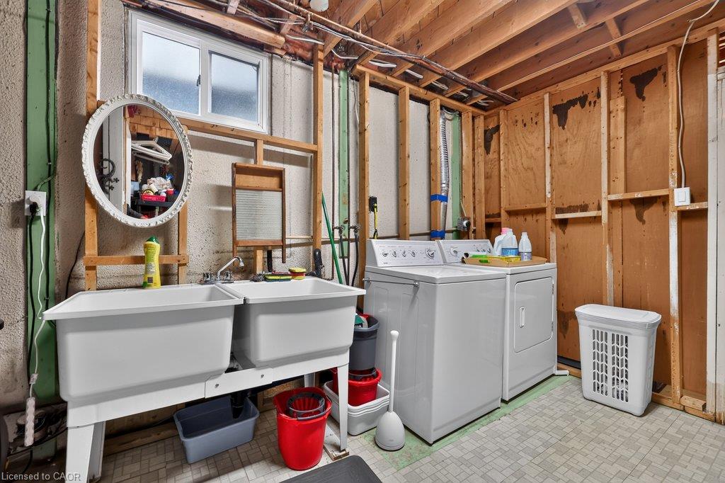 838 Saddle Crescent Property Photo 38