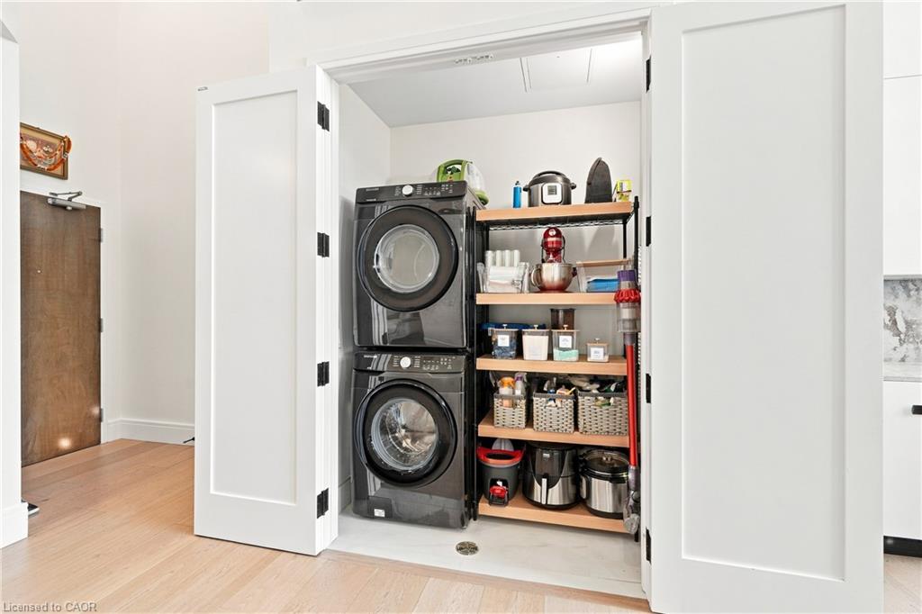 112 King Street E Property Photo 20