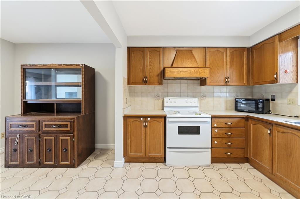 5-1475 Upper Gage Avenue Property Photo 7