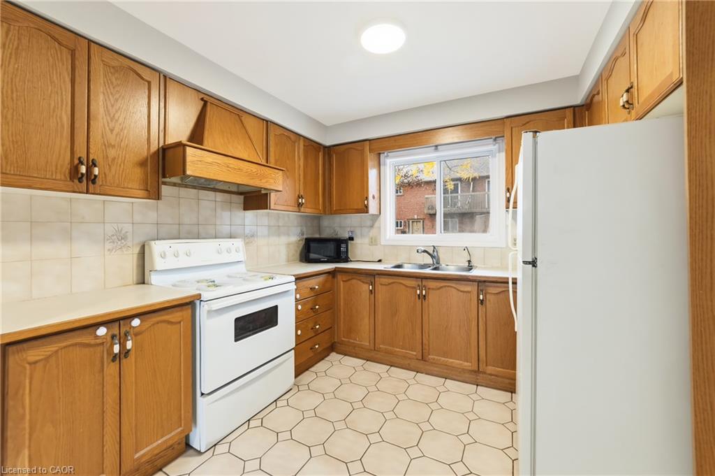 5-1475 Upper Gage Avenue Property Photo 8