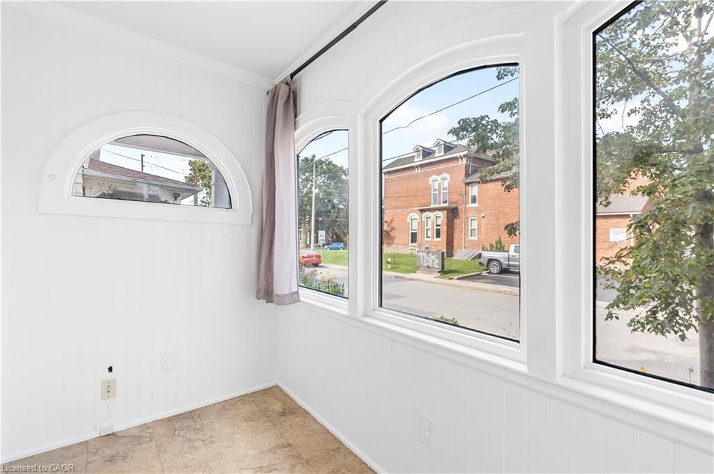 17 Gerrard Street Property Photo 8