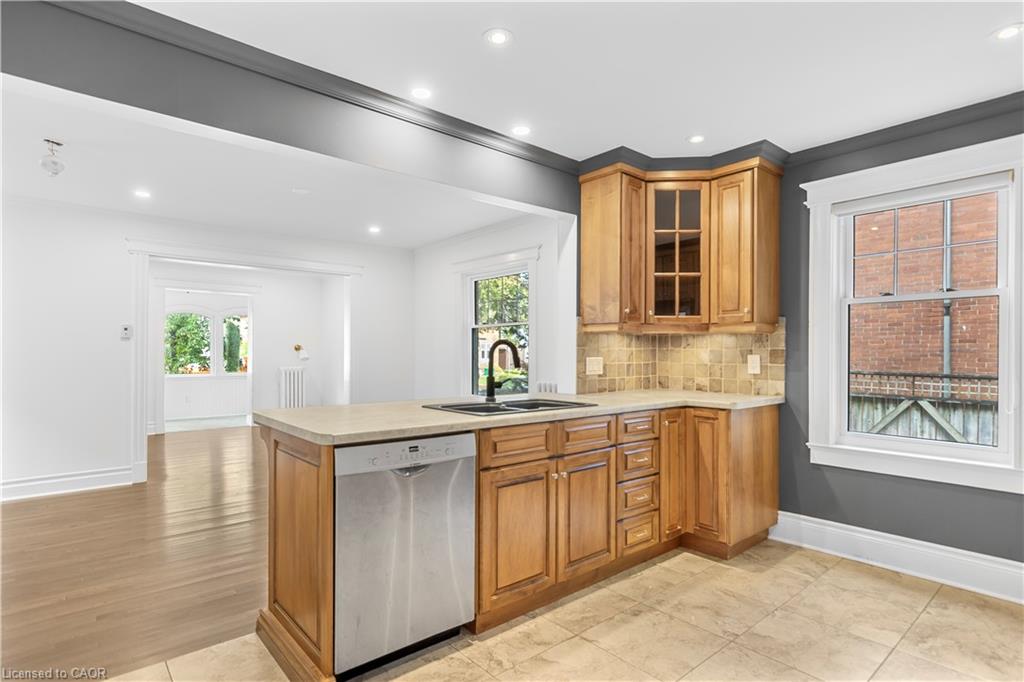 17 Gerrard Street Property Photo 11