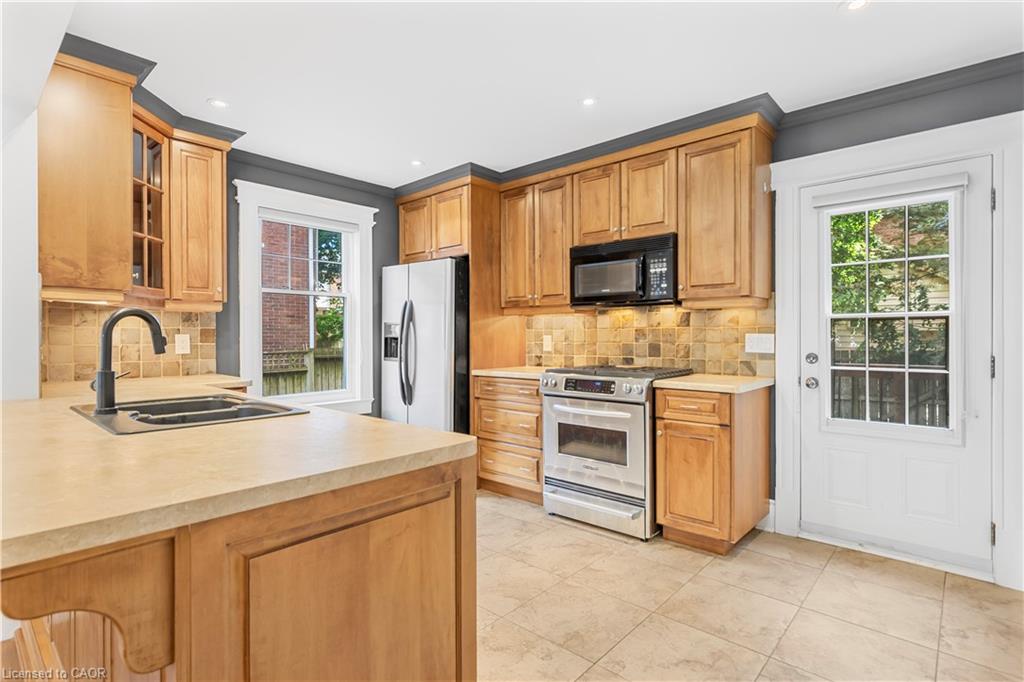 17 Gerrard Street Property Photo 12