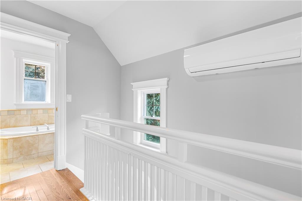 17 Gerrard Street Property Photo 16