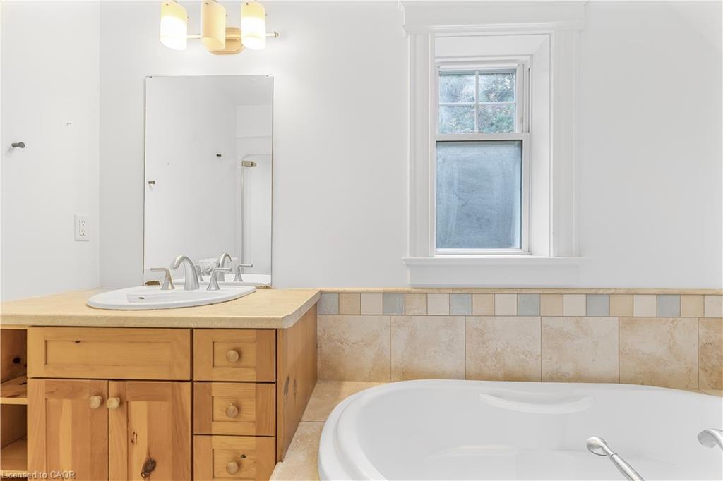 17 Gerrard Street Property Photo 29