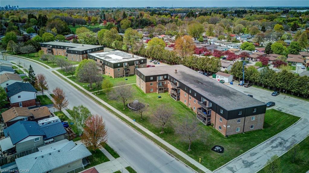 306-390 Admiral Drive Property Photo 4