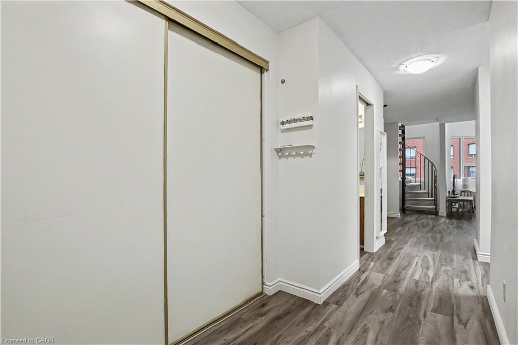 207-20 Ellen Street E Property Photo 2