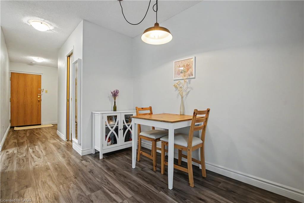 207-20 Ellen Street E Property Photo 3