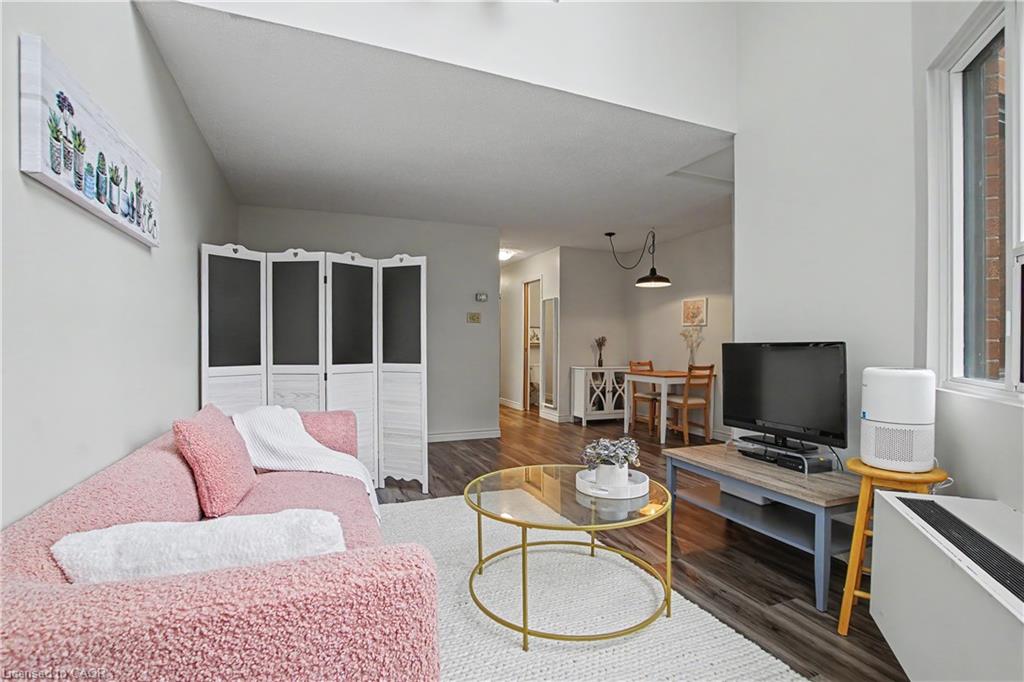 207-20 Ellen Street E Property Photo 10