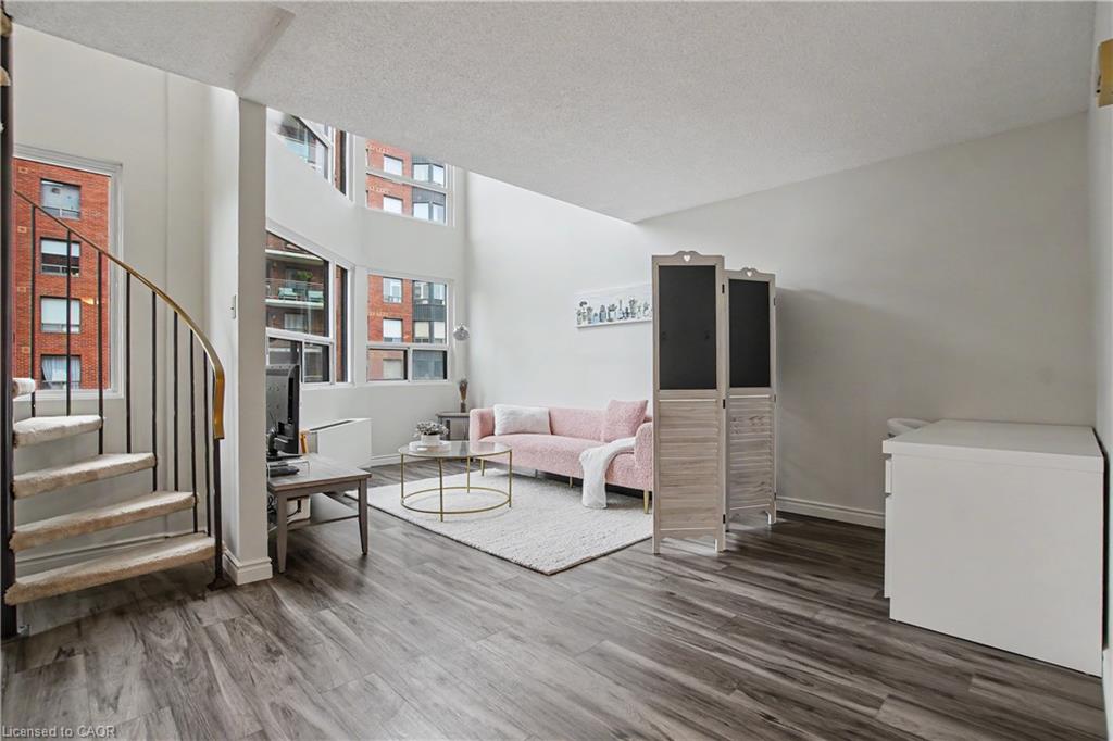 207-20 Ellen Street E Property Photo 12