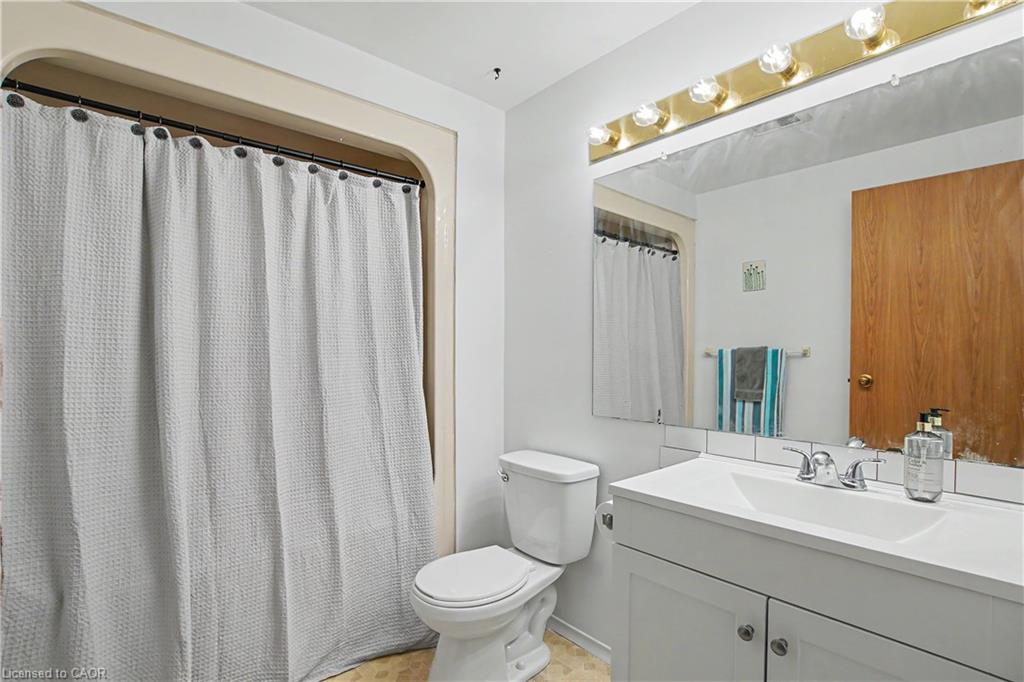 207-20 Ellen Street E Property Photo 17