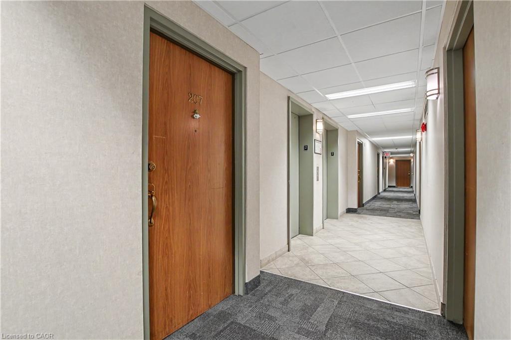 207-20 Ellen Street E Property Photo 20