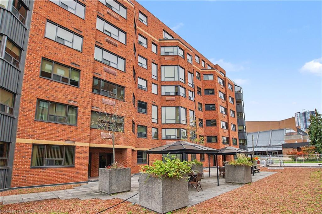 207-20 Ellen Street E Property Photo 31