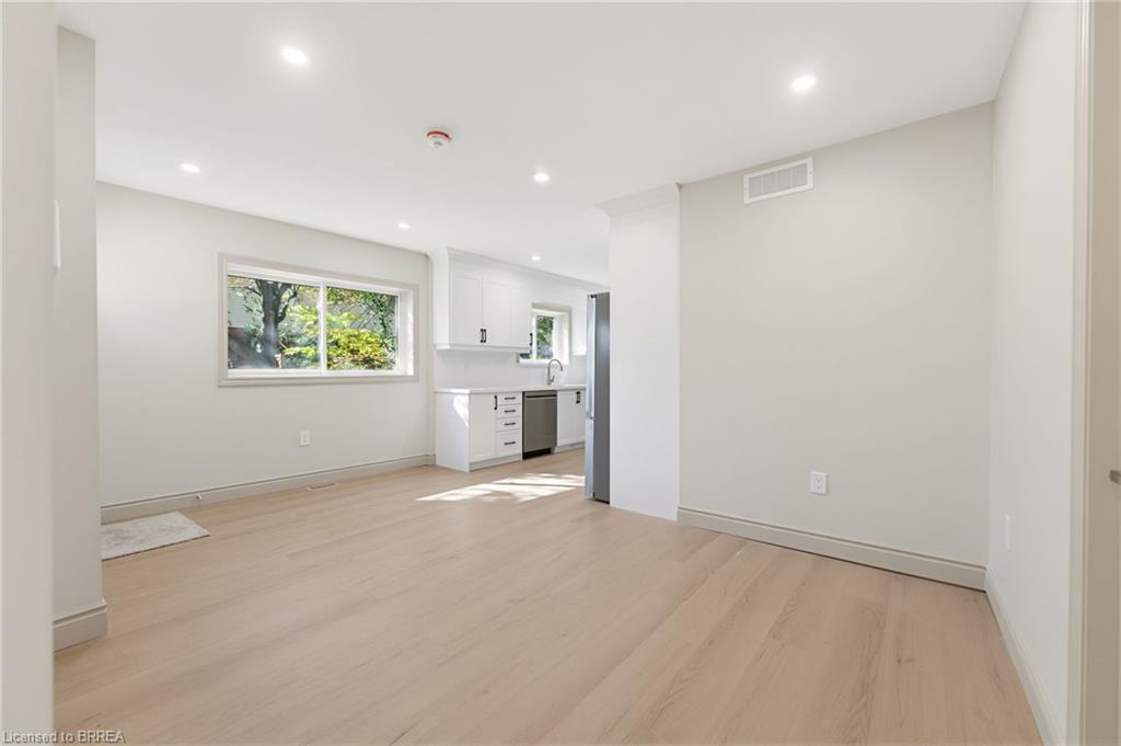 14 Bond Street Property Photo 8