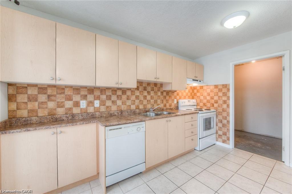 A7-12 Holborn Drive Property Photo 10