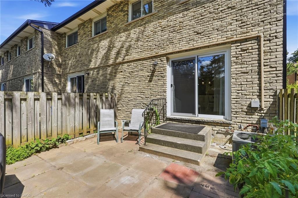 16-1420 Garth Street Property Photo 32