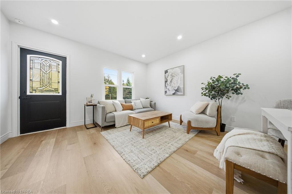24 Park Road N Property Photo 5