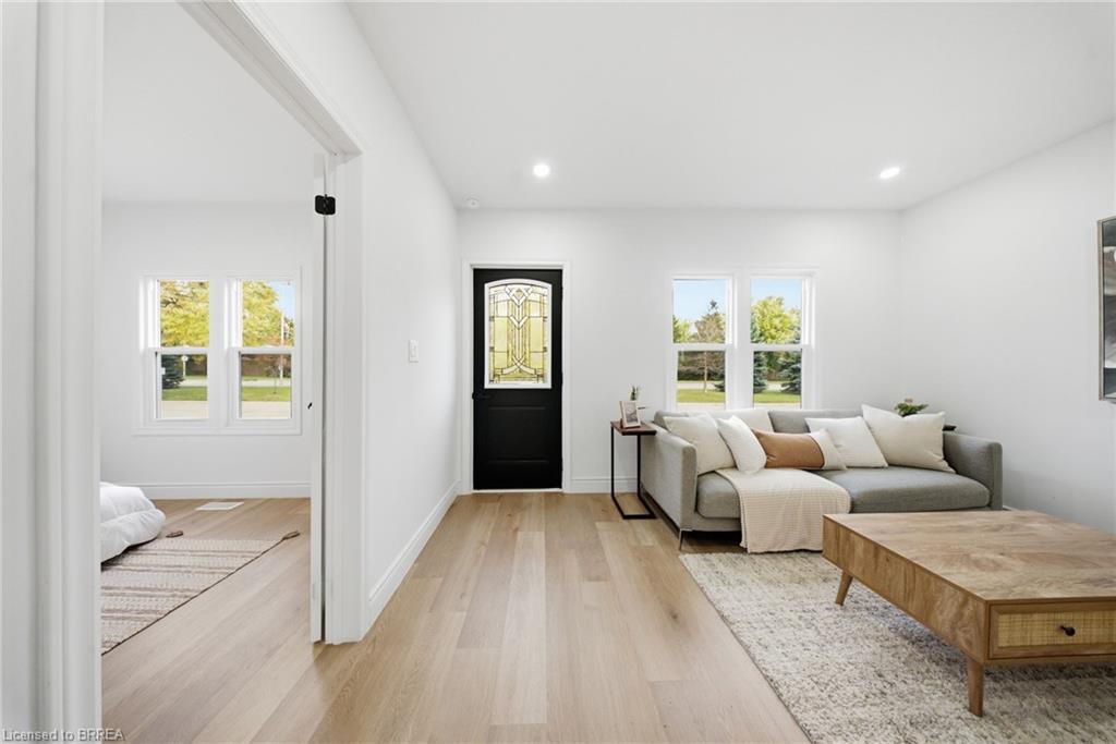 24 Park Road N Property Photo 7