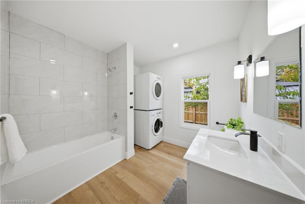24 Park Road N Property Photo 15