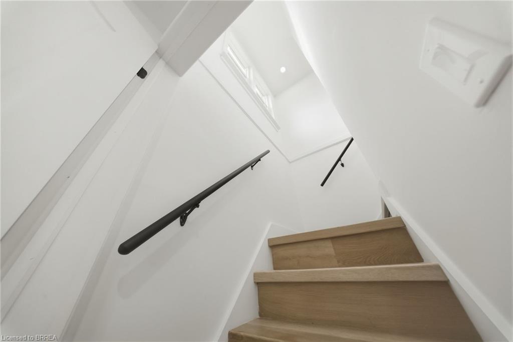 24 Park Road N Property Photo 18