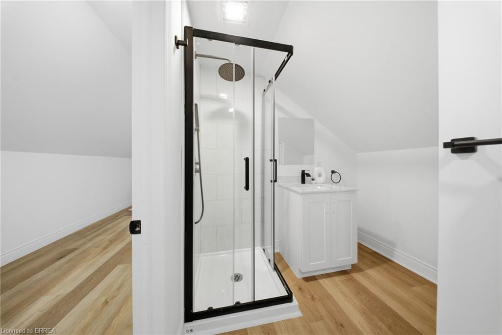 24 Park Road N Property Photo 20
