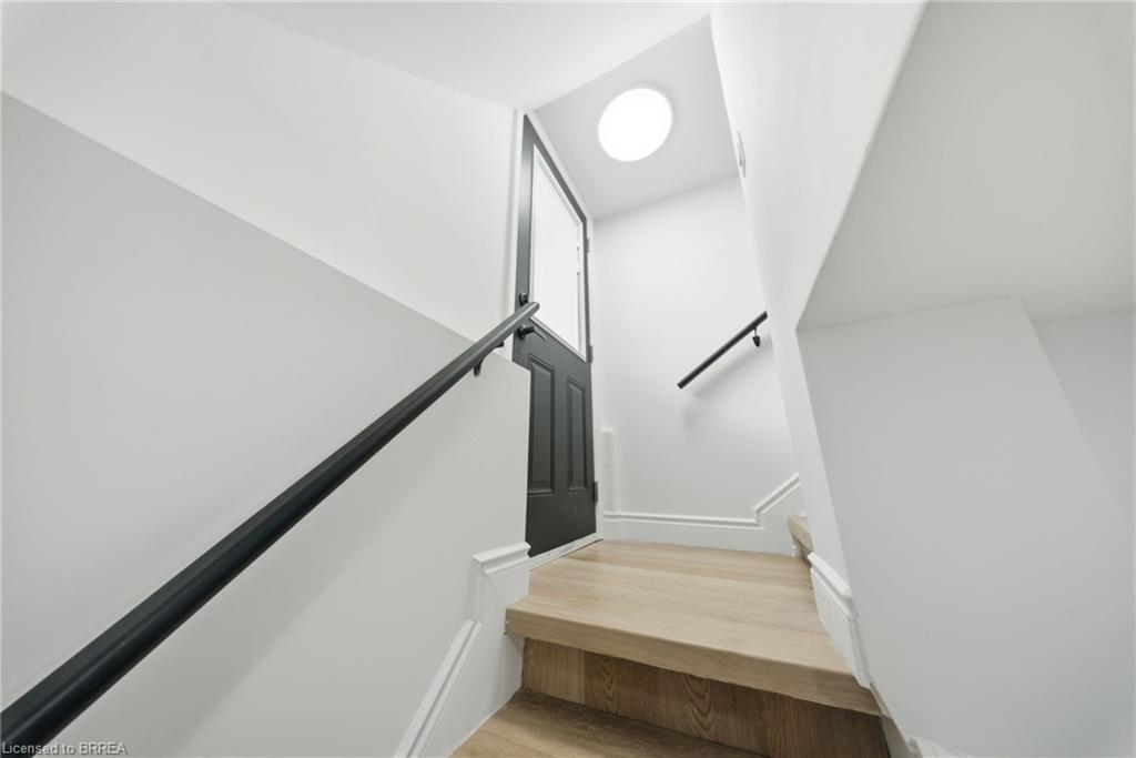 24 Park Road N Property Photo 21