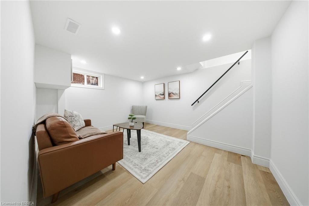 24 Park Road N Property Photo 22