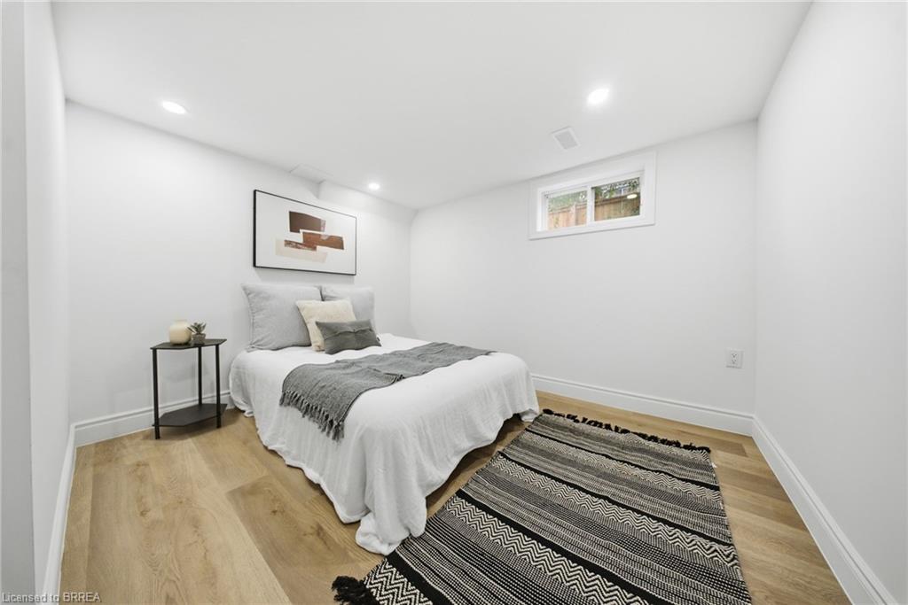 24 Park Road N Property Photo 24