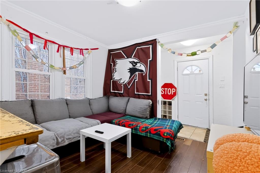 23 Forsyth Avenue S Property Photo 5