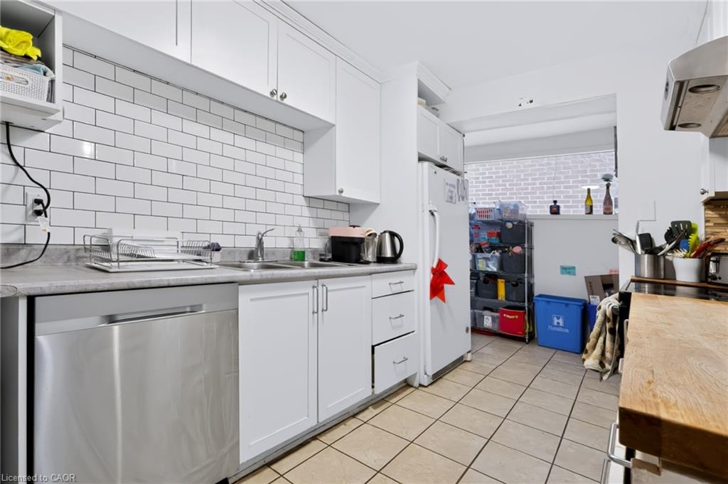 23 Forsyth Avenue S Property Photo 6