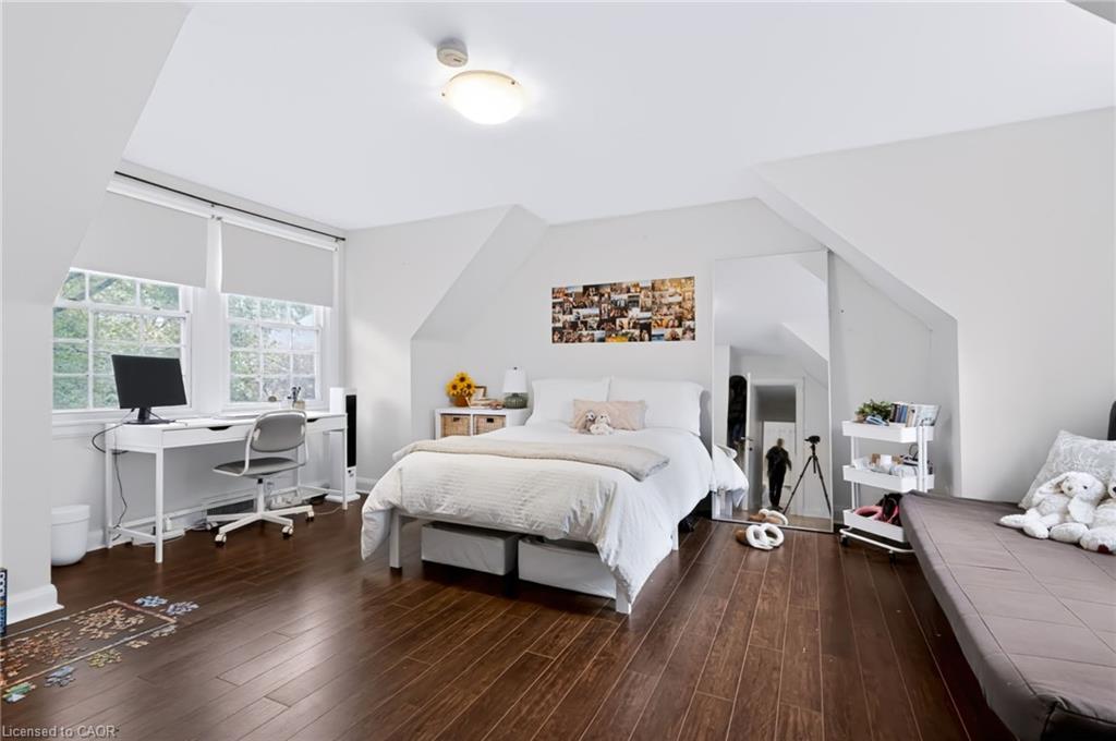 23 Forsyth Avenue S Property Photo 17