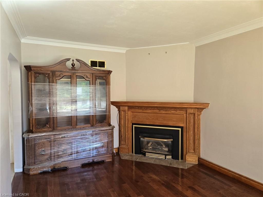 538 Main Street W Property Photo 4