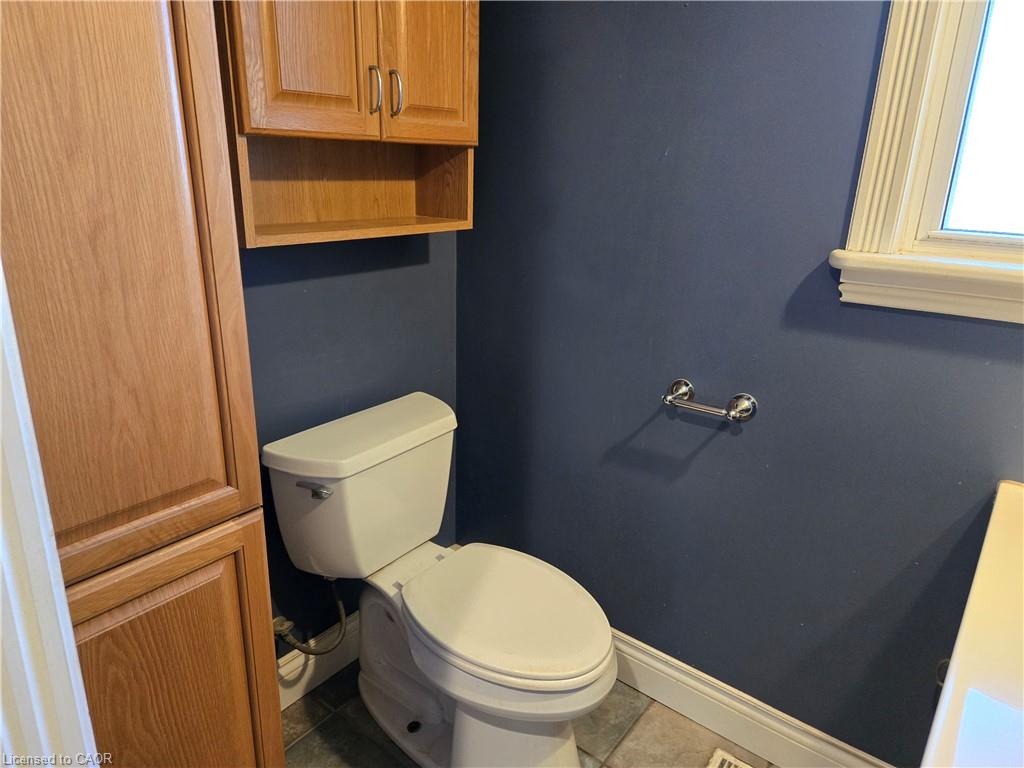 538 Main Street W Property Photo 15